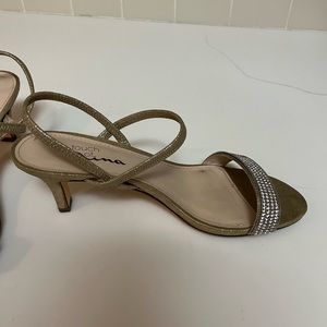 Size 8 worn once to wedding like new